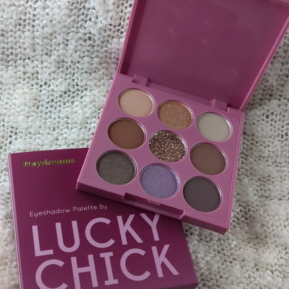 LUCKY CHICK Eyeshadow Palette in Daydreams, 6g/0.21oz